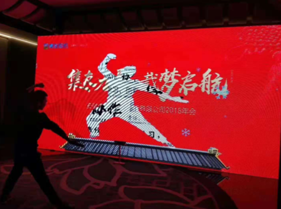 人影小猫